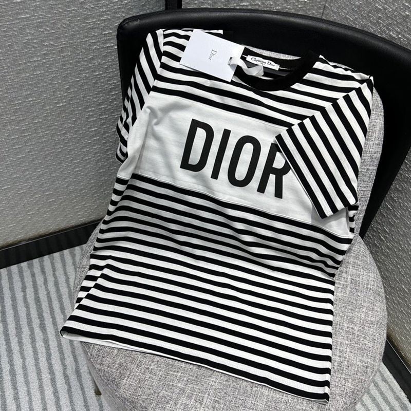 完売必至◆ディオール◆Tシャツ パロディ 半袖 コットンジャージー ロゴ ディオリビエラ 2色 dew68742N級品
