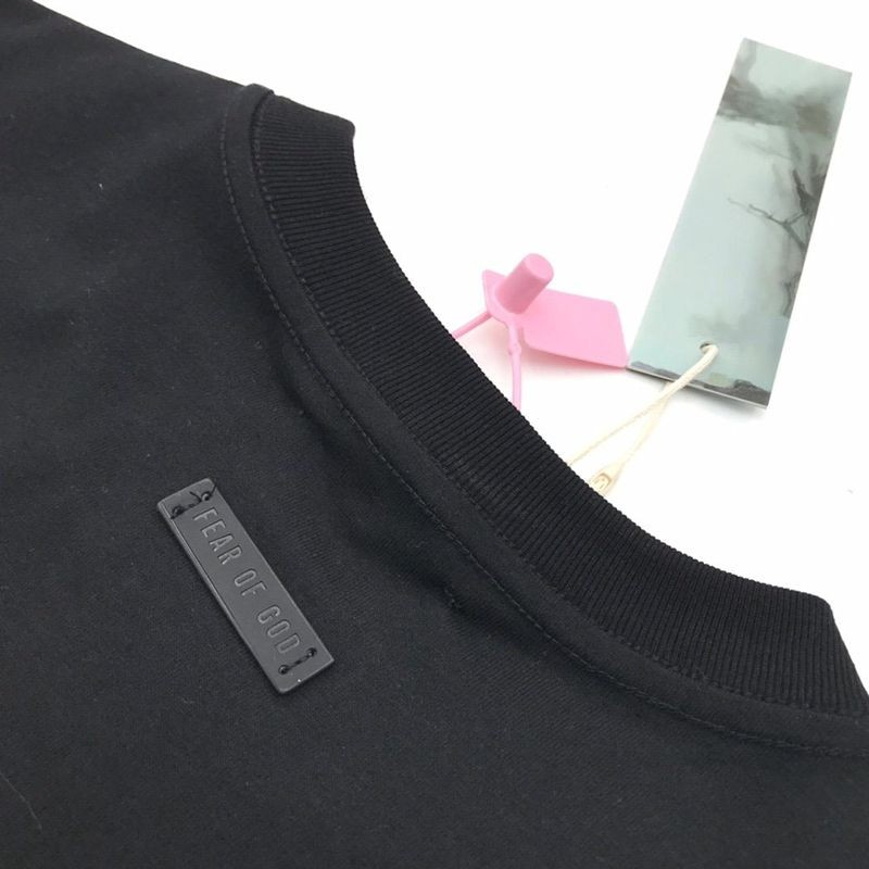 可愛い関税込Fear of God パロディ エッセンシャルズ キッズ半袖ロゴ入りＴシャツ fel94281人気