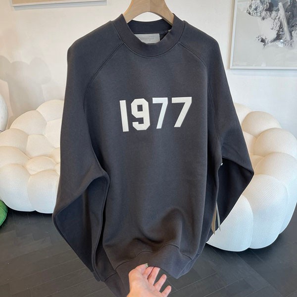 大人気！フィアオブゴッド ESSENTIALS 1977 ロゴ 長袖 Tシャツ コピー fiw95940激安送料無料