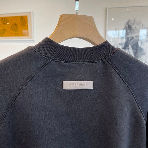 大人気！フィアオブゴッド ESSENTIALS 1977 ロゴ 長袖 Tシャツ コピー fiw95940代引きを販売
