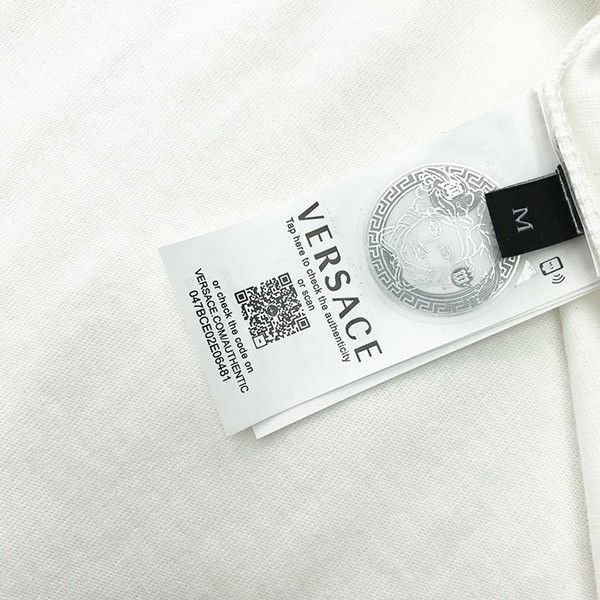 【フェンディ×ヴェルサーチ コピー】☆新作大人気コラボ☆ロゴTシャツ 白 半袖 FS7900AJKLF0ZNM人気