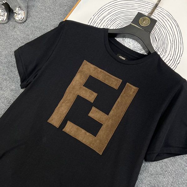 定番フェンディ ブラックコットン Tシャツ コピー FY0894A2BNF0QA1通販