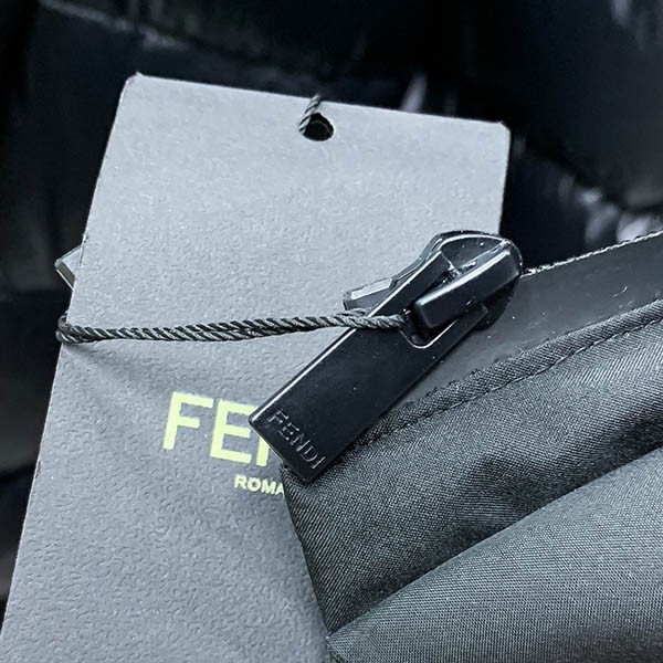 フェンディ バッグ バグズ ダウンジャケット 偽物 2色 fec58222激安通販サイト
