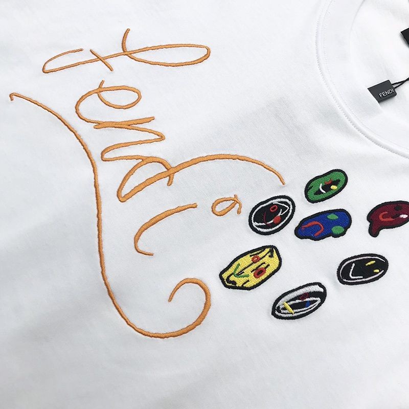 世界中で大人気♪フェンディ ROMA ロゴ クルーネック Tシャツ 偽物 fec93945高い品質