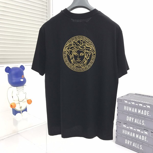 【フェンディ×ヴェルサーチ 偽物】☆新作大人気コラボ☆ロゴTシャツ 黑 半袖 fee52485激安送料無料