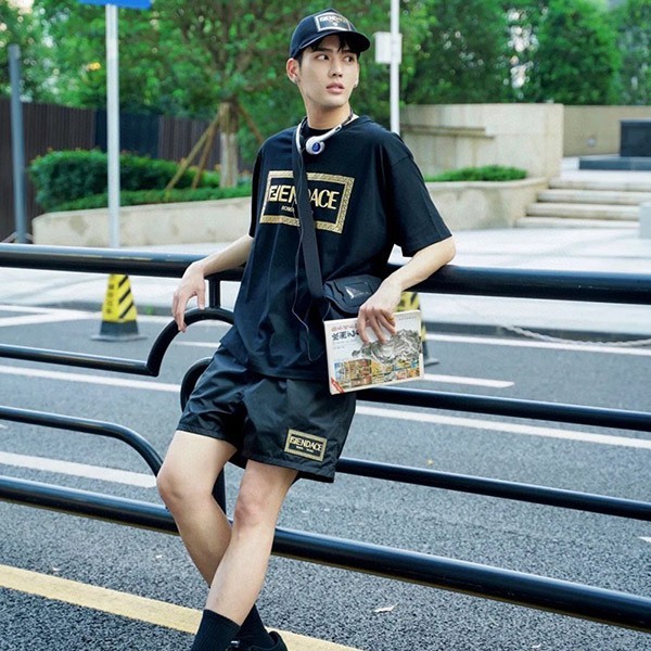 【フェンディ×ヴェルサーチ 偽物】☆新作大人気コラボ☆ロゴTシャツ 黑 半袖 fee52485N級品
