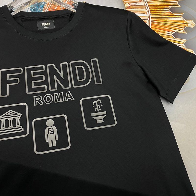 【日本未発売】フェンディ ROMA ロゴ クルーネック コピーTシャツ fej27890高い品質
