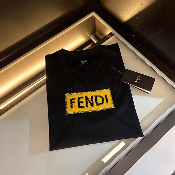 ☆超人気☆フェンディ スクエア ロゴ ブラック Tシャツ コピー fep06277代引きを販売