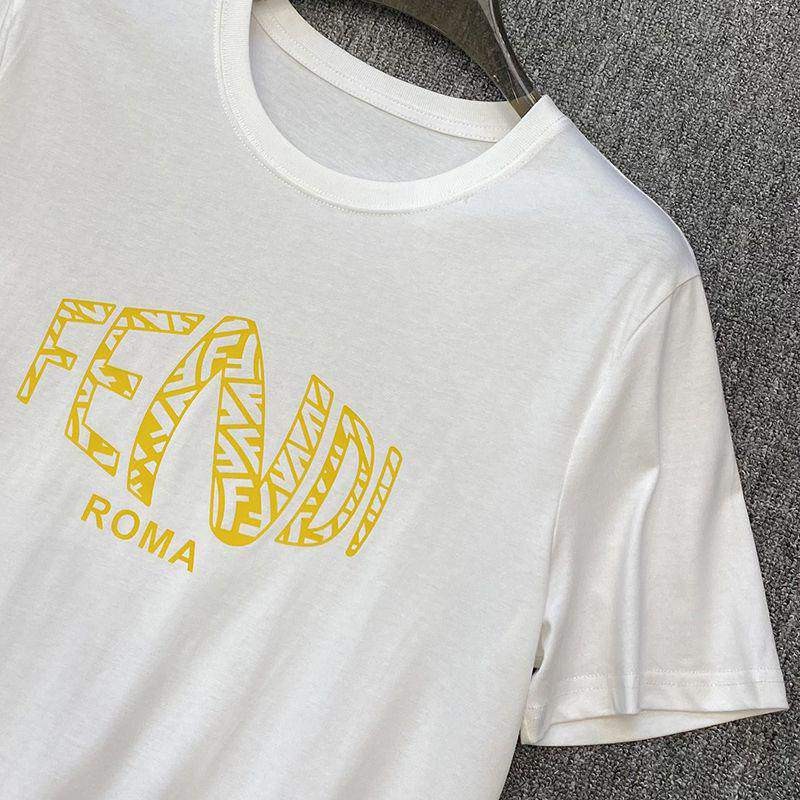 入手困難 フェンディ ROMA ロゴ クルーネック Tシャツ コピー feq97004通販