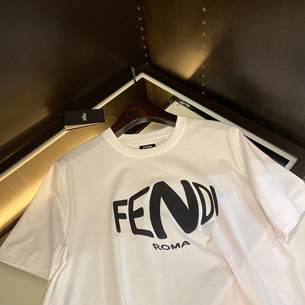 目を惹くカラーフェンディ Tシャツ 半袖 クルーネック ティシャツ コピー fes24621激安送料無料