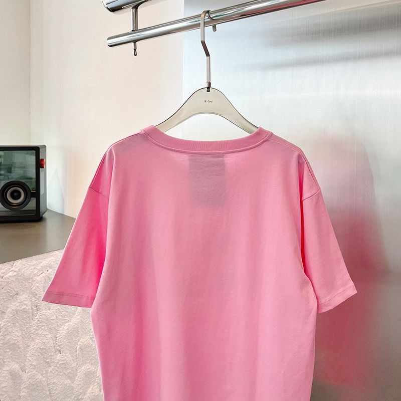 目を惹くカラーグッチ ロゴ コットンTシャツ 偽物 バックフラワーアップリケ gue60806高い品質
