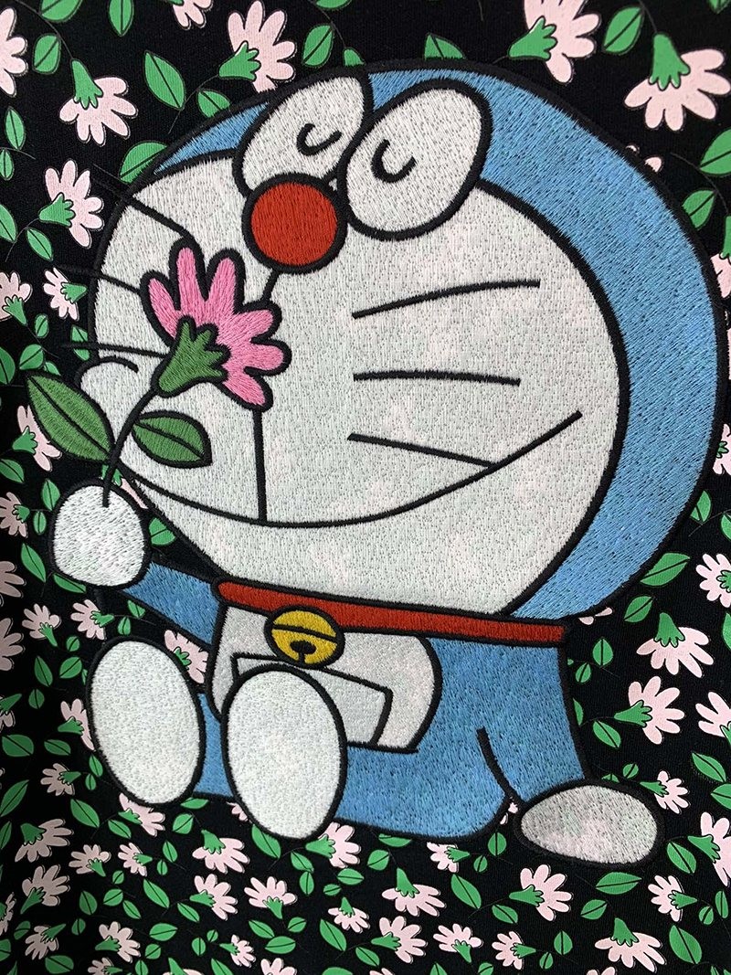 最安値挑戦 ドラえもんx グッチ 偽物 オーバーサイズ Tシャツ gue63908人気