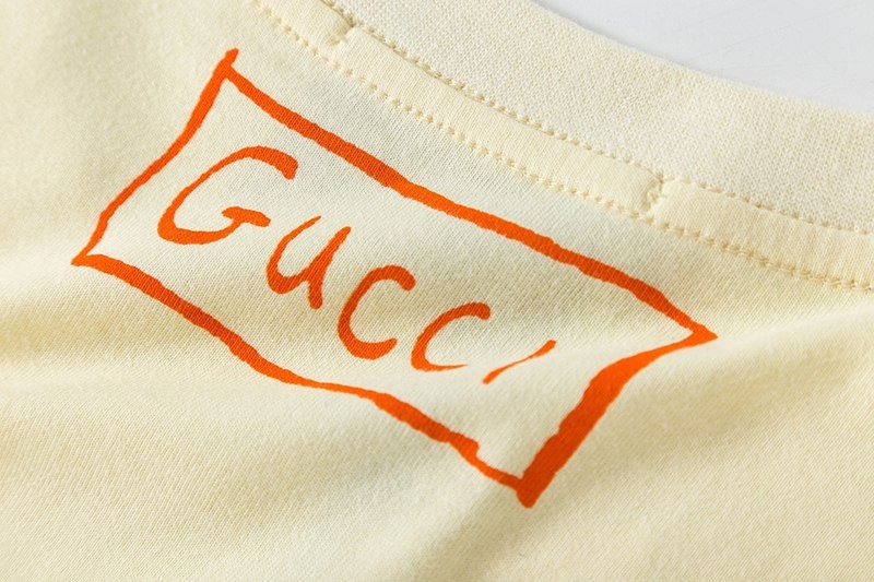 目を惹くカラー グッチ コットン Tシャツ コピー 半袖 ロゴ guq72551最高級