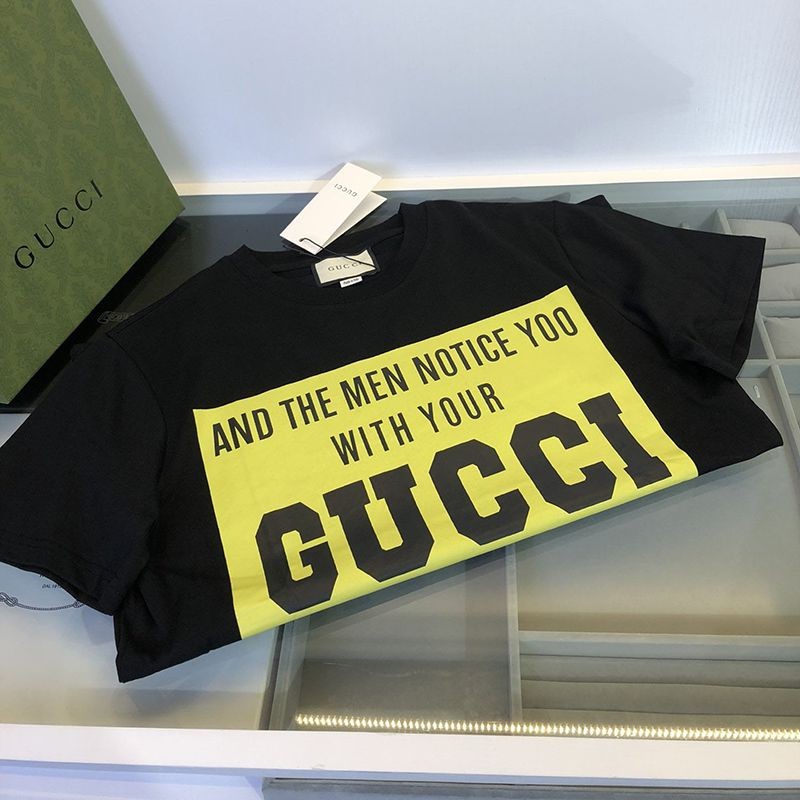 世界中で大人気♪グッチ ロゴ コットンTシャツ 偽物 バックフラワーアップリケ 2色 gus17426代引きを販売