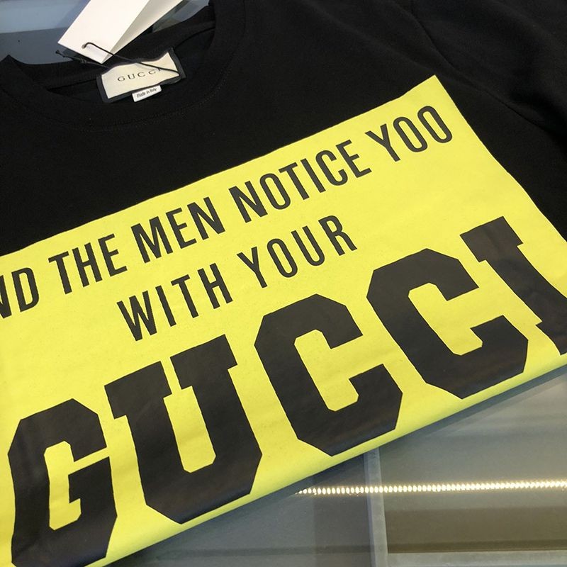 世界中で大人気♪グッチ ロゴ コットンTシャツ 偽物 バックフラワーアップリケ 2色 gus17426品質保証