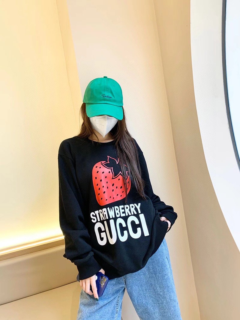 春もの新作 グッチ 21AW★STRAWBERRY ロゴ キラキラ コピー スウェット gut54976