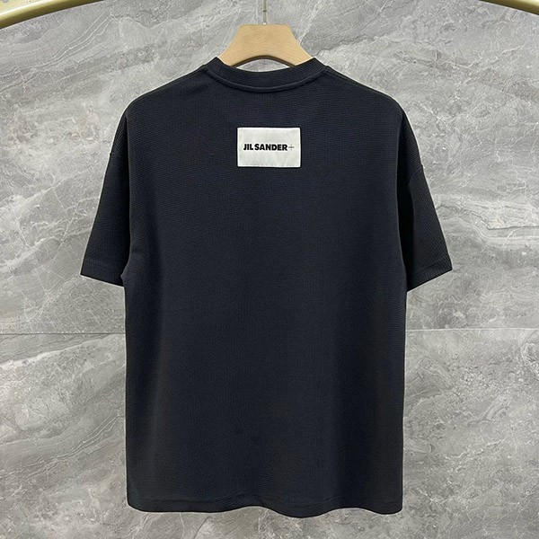 【日本未発売】ジルサンダー+ ロゴTシャツ 偽物 半袖 ブラック バックロゴ入り Jiq37993通販