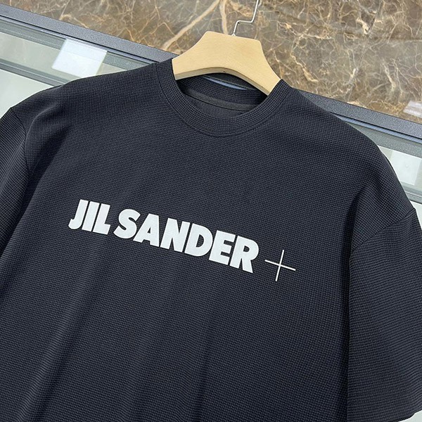【日本未発売】ジルサンダー+ ロゴTシャツ 偽物 半袖 ブラック バックロゴ入り Jiq37993激安送料無料