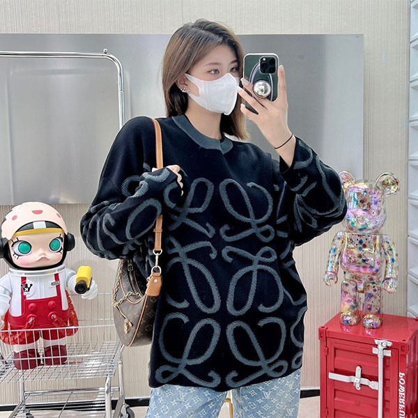 春もの新作 ロエベ ディストレスドアナグラムスウェットシャツ コピー loo57459代引きを販売