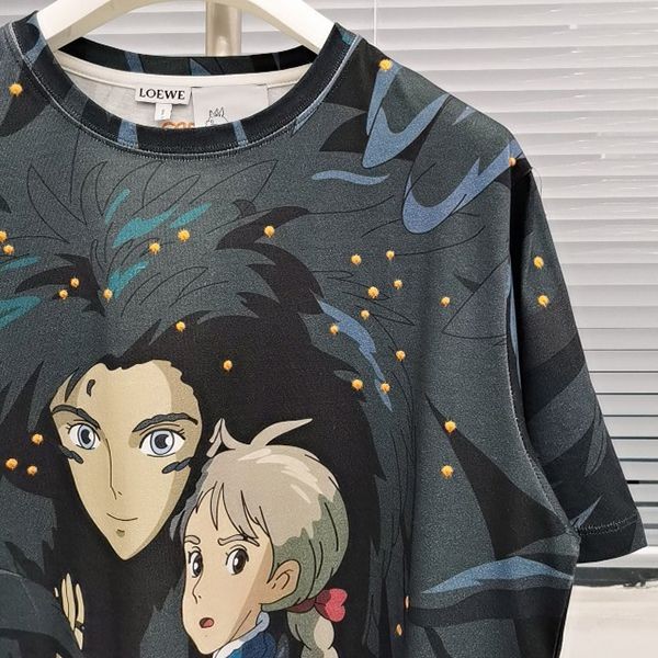 確保済みロエベ Tシャツ コピーハウルの動く城 ヒン Tシャツ lou04968激安送料無料