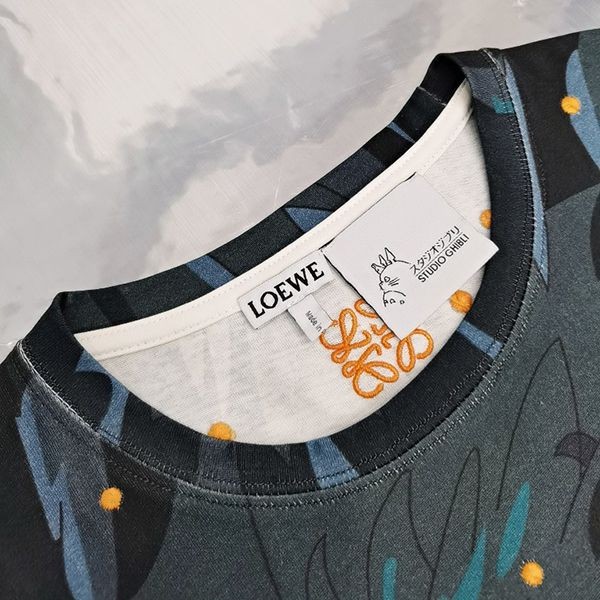 確保済みロエベ Tシャツ コピーハウルの動く城 ヒン Tシャツ lou04968高い品質