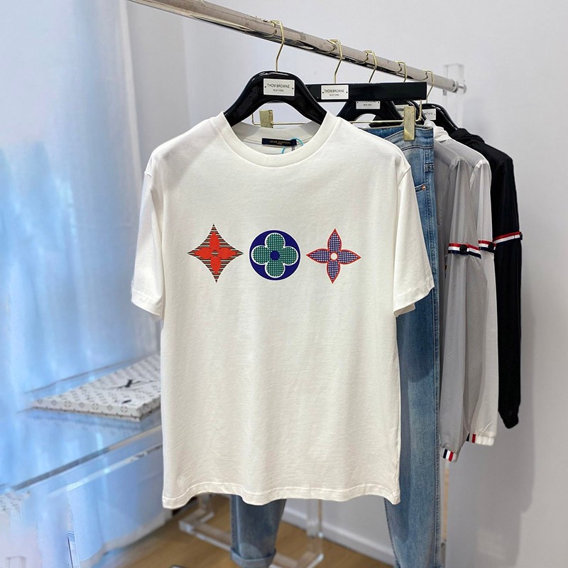 春夏に！ヴィトン Ｔシャツ 偽物 ハーフパンツデニムスニーカーに！半袖 1A7WIE