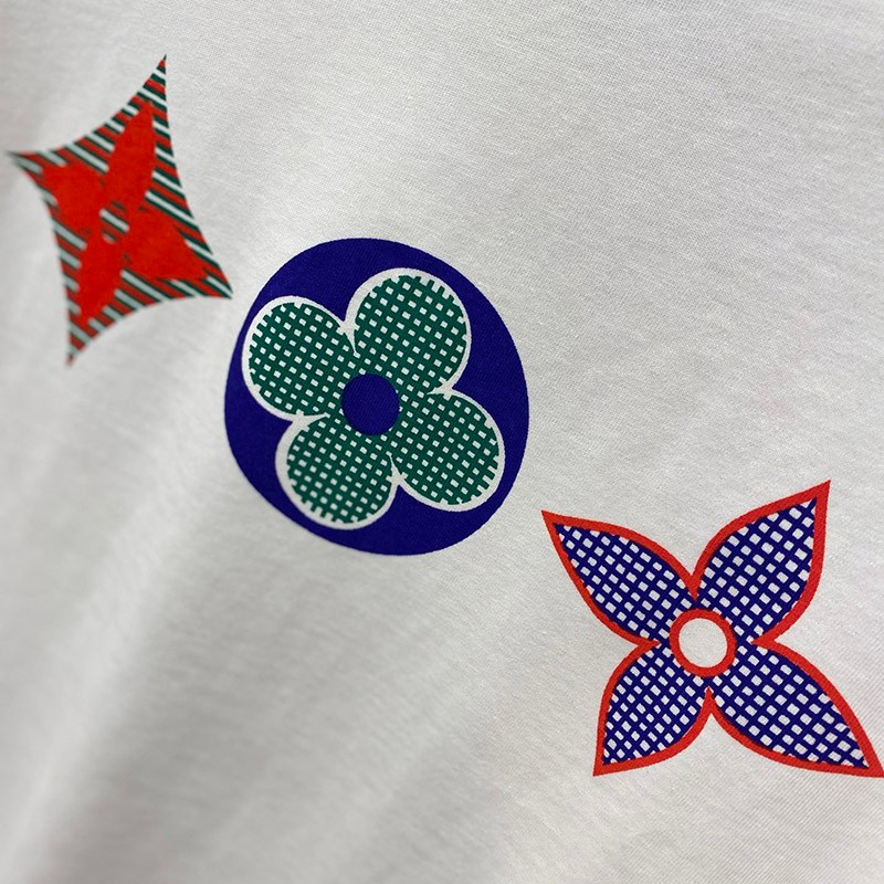 春夏に！ヴィトン Ｔシャツ 偽物 ハーフパンツデニムスニーカーに！半袖 1A7WIE高い品質