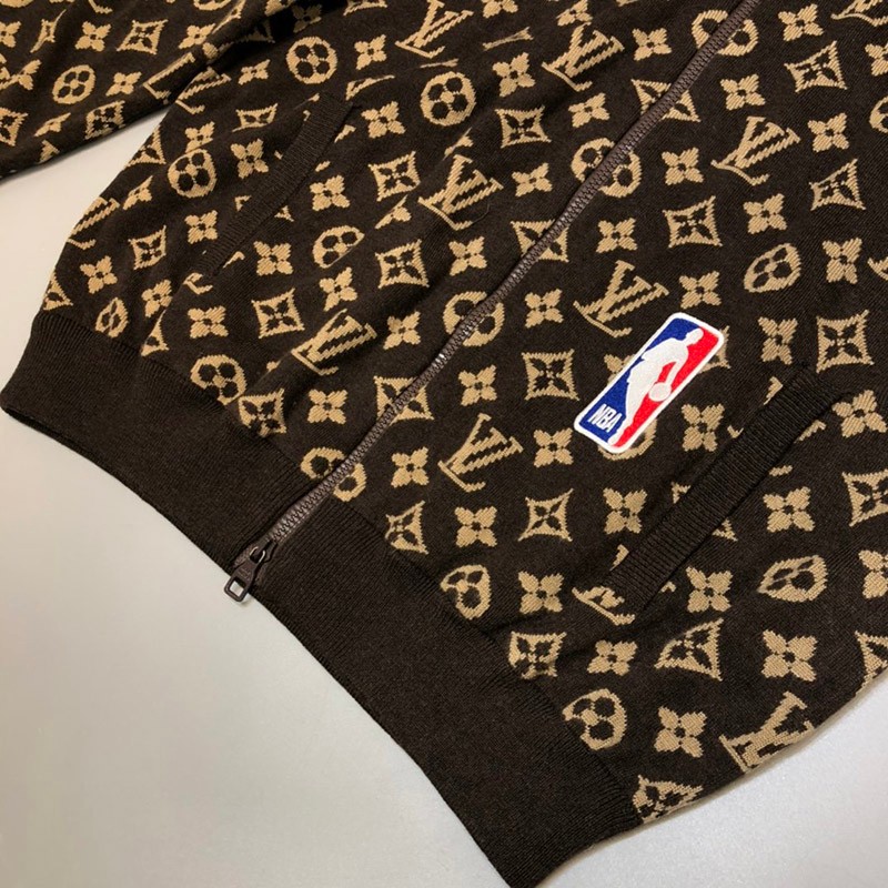 日本未入荷 【​ルイヴィトン ブルゾン コピー】NBA グラフィックブルゾン 1A8WYNN級品