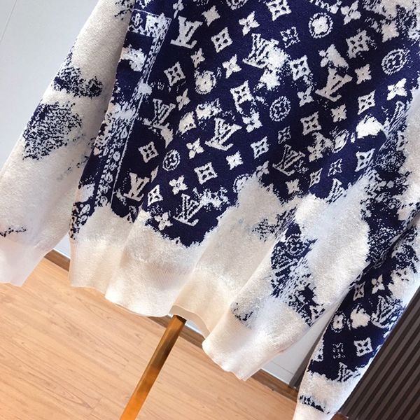 世界中で大人気♪​ルイヴィトン モノグラムバンダナクルーネック コピー 1AA5FC高い品質