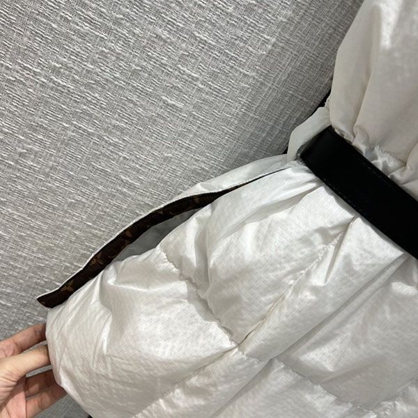 ☆超人気☆ルイヴィトンラップコート ダウンベスト 偽物 vub67842最高級