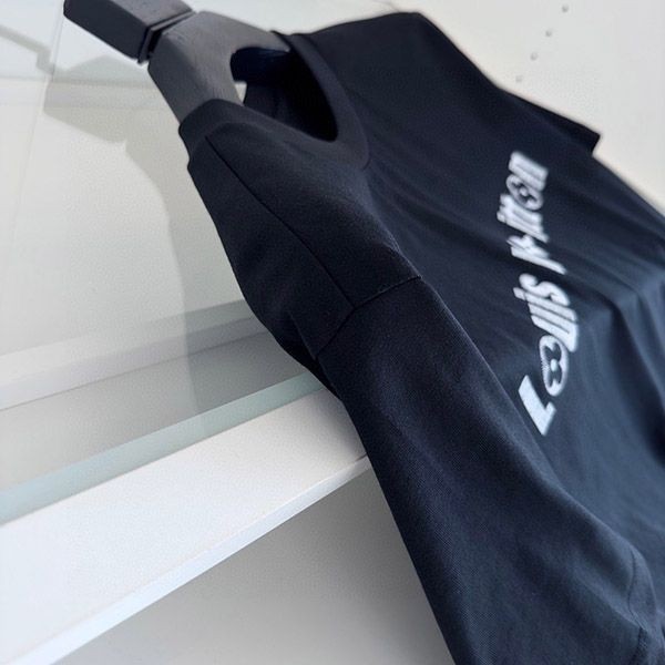 ルイヴィトン プリント コピー Tシャツ 黒 vuh91848最高級