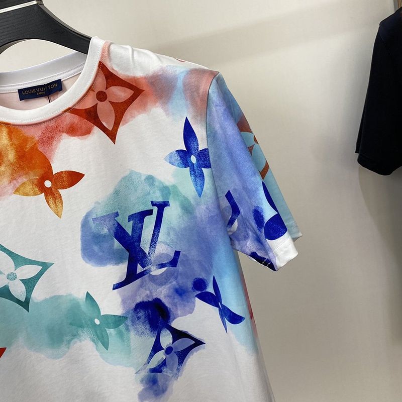累積売上総額第１位！ルイヴィトン Tシャツ パロディ ウォーターカラーモノグラム☆ロゴ vuj07076最高級