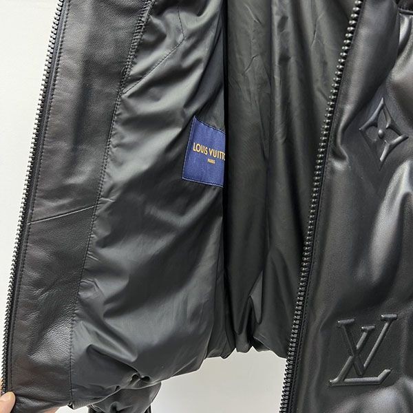 高品質 ルイヴィトン グラフィックピローダウンジャケット vul79051代引きを販売