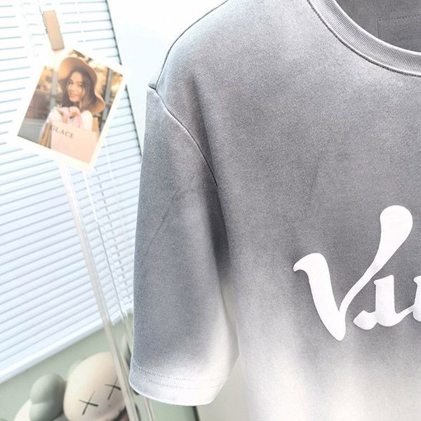 目を惹くカラー ルイヴィトン ロゴＴシャツ スーパーコピー vun72996最高級