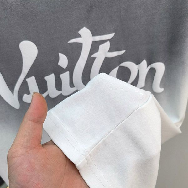 目を惹くカラー ルイヴィトン ロゴＴシャツ スーパーコピー vun72996品質保証