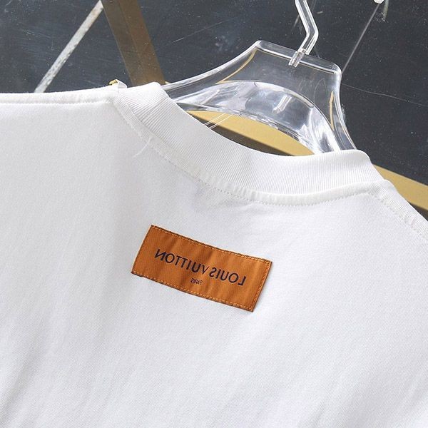 超話題!ルイヴィトン LVコートオブアームシグネチャーTシャツ コピー vuo67018人気