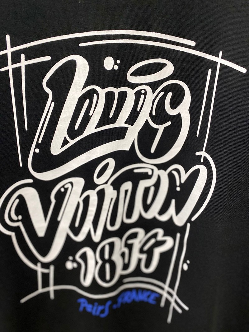 【新作】ルイヴィトン Tシャツ パロディ フロウティングLVプリンテッド 2色 vup70312高い品質