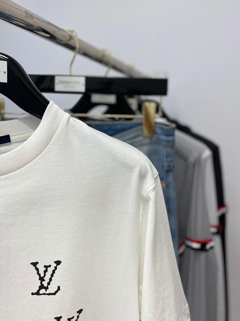 累積売上総額第１位！【ルイヴィトン Tシャツ 偽物】プリント コットンTシャツ vus86992激安送料無料