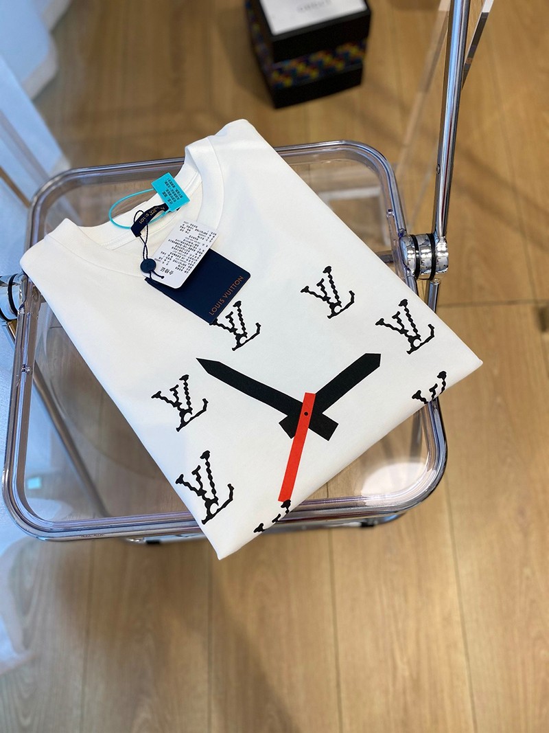 累積売上総額第１位！【ルイヴィトン Tシャツ 偽物】プリント コットンTシャツ vus86992代引きを販売