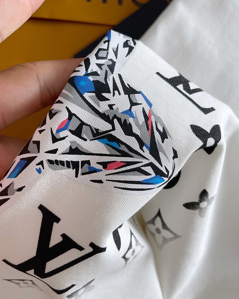 追跡付き発送ルイヴィトン Tシャツ コピー 21SS フロウティングLVプリンテッド vuu25105人気