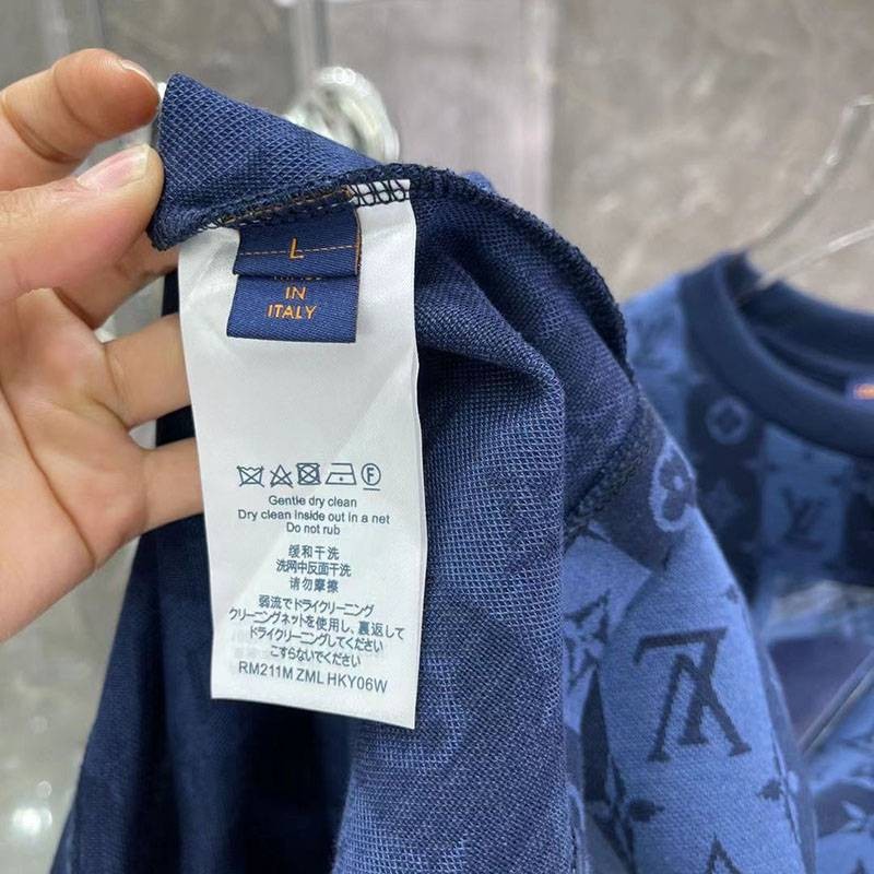 送料込ルイヴィトン ロゴTシャツ 偽物 vuu26474代引きを販売