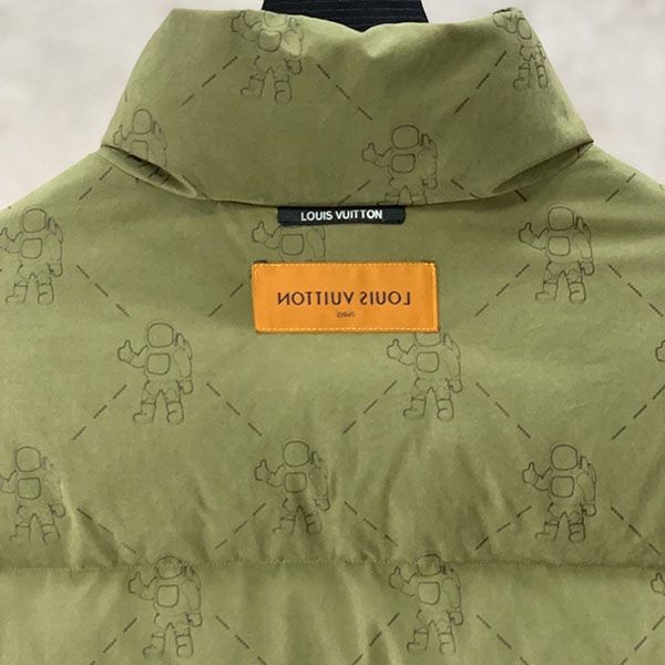 最新でオシャレ ルイヴィトン ショートダウンジャケット コピー vuw36471N級品