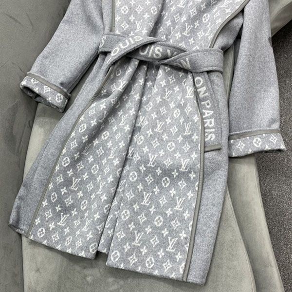 可愛い ルイヴィトン モノグラム ロングコート 偽物 vuy27671高い品質