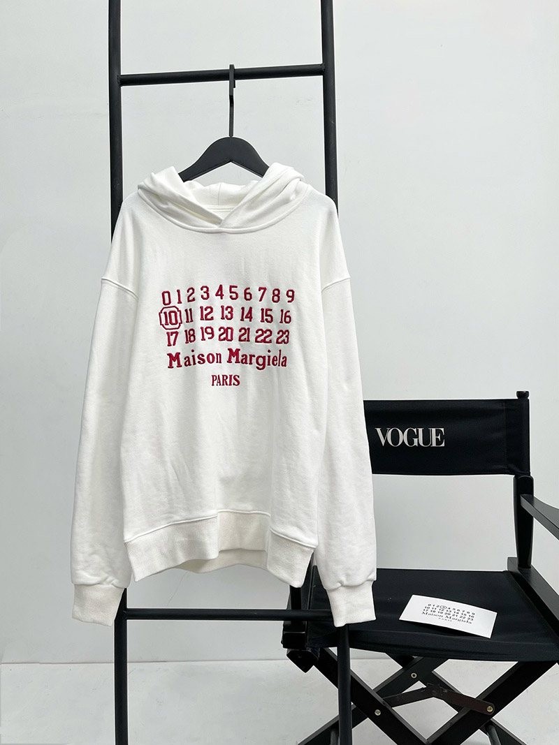 大人気！メゾンマルジェラ レディースフードロゴパーカーコピー Mag91492