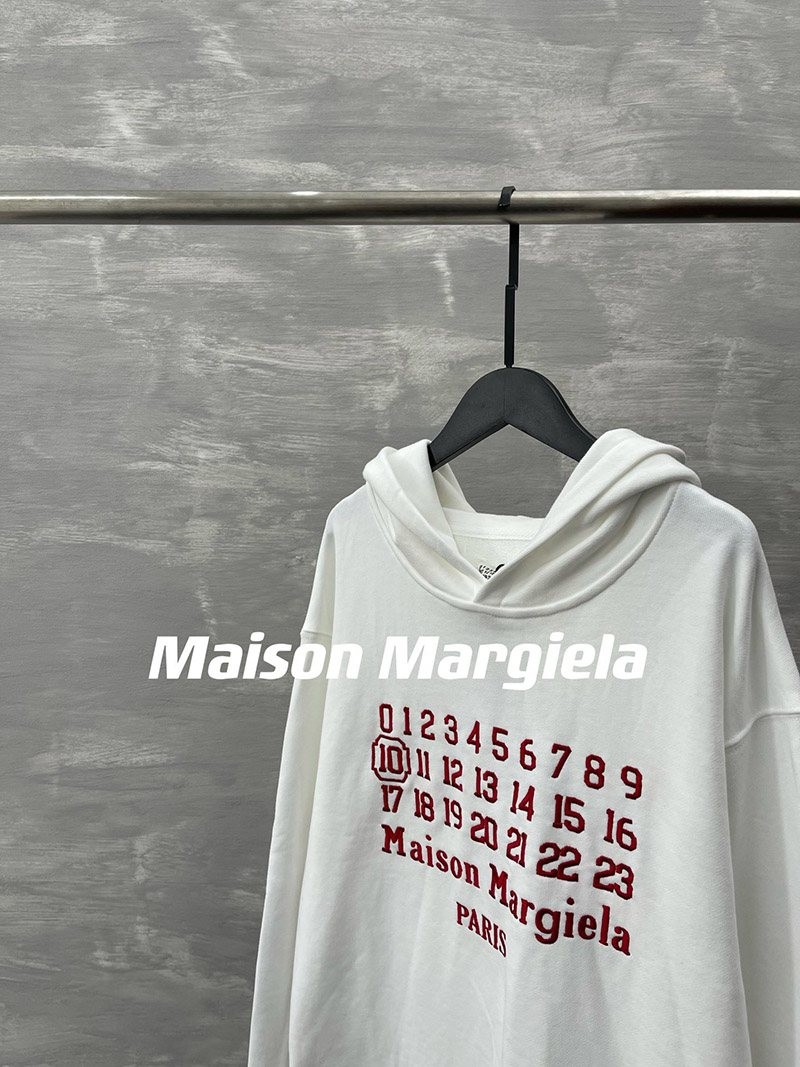 大人気！メゾンマルジェラ レディースフードロゴパーカーコピー Mag91492通販