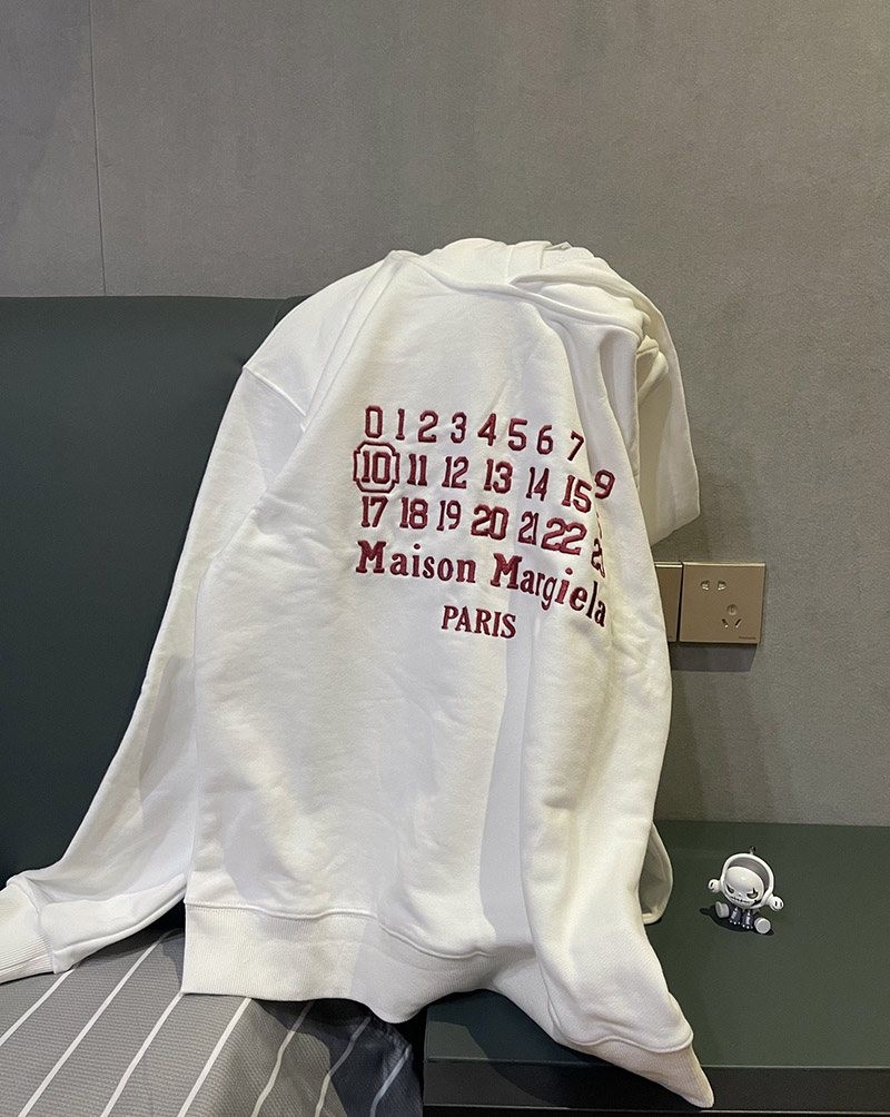 大人気！メゾンマルジェラ レディースフードロゴパーカーコピー Mag91492人気