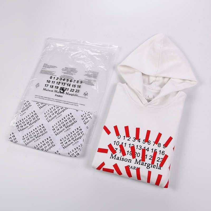 日本未入荷 エムエムシックス コピー マルジェラ☆ロゴプリント フーディ Mao66383品質保証