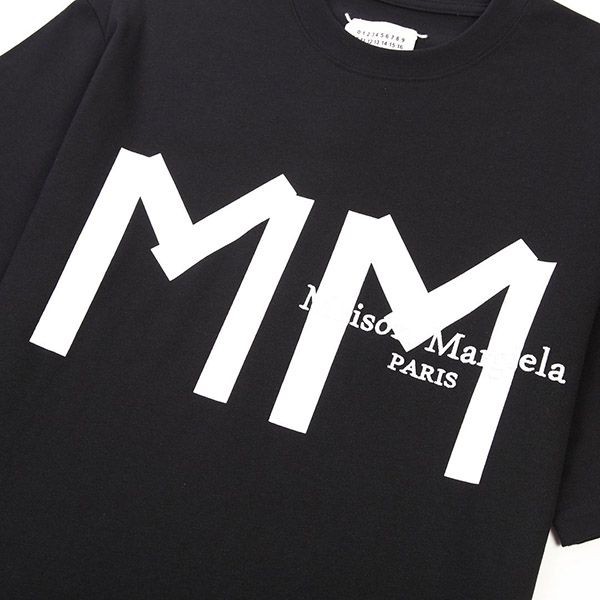 人気No1メゾンマルジェラ ロゴ ブラックTシャツ 偽物 Maq15697人気