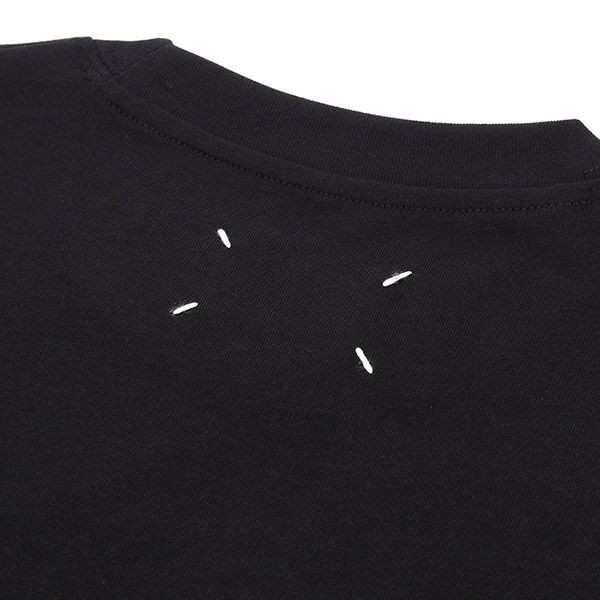 人気No1メゾンマルジェラ ロゴ ブラックTシャツ 偽物 Maq15697品質保証