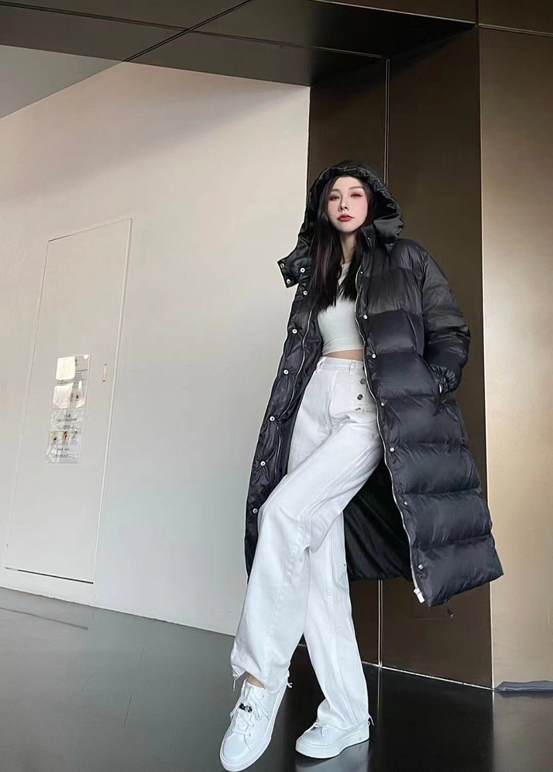 人気No1☆MIU MIU ダウンジャケット コピー☆ バックロゴ・ガーリーボリューム myc72912N級品